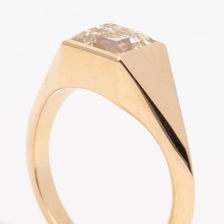 1.31 ct Carré-cut Diamond Solo Signet Ring