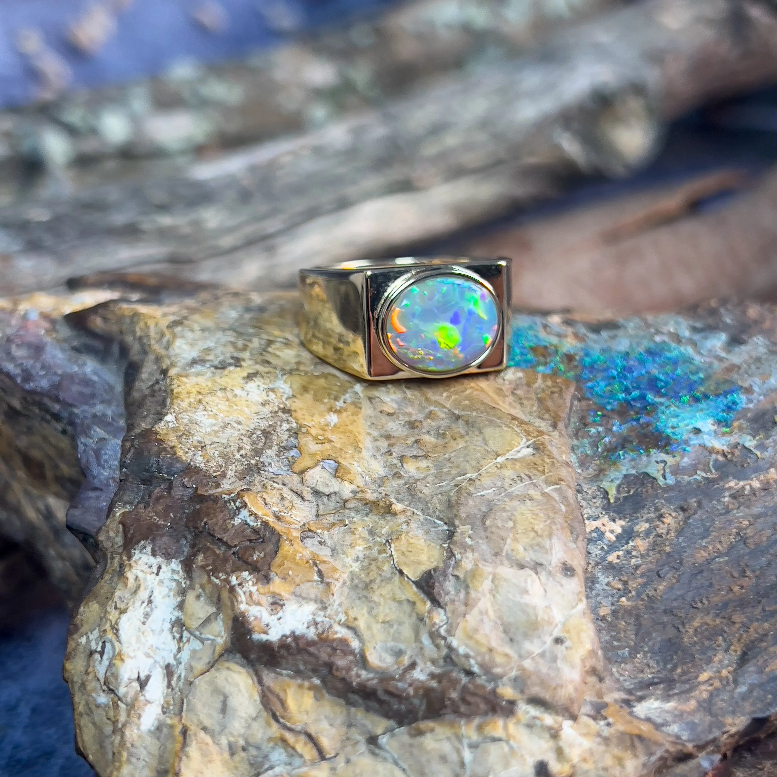 9kt Yellow Gold signet ring with one Black Crystal 2.93ct