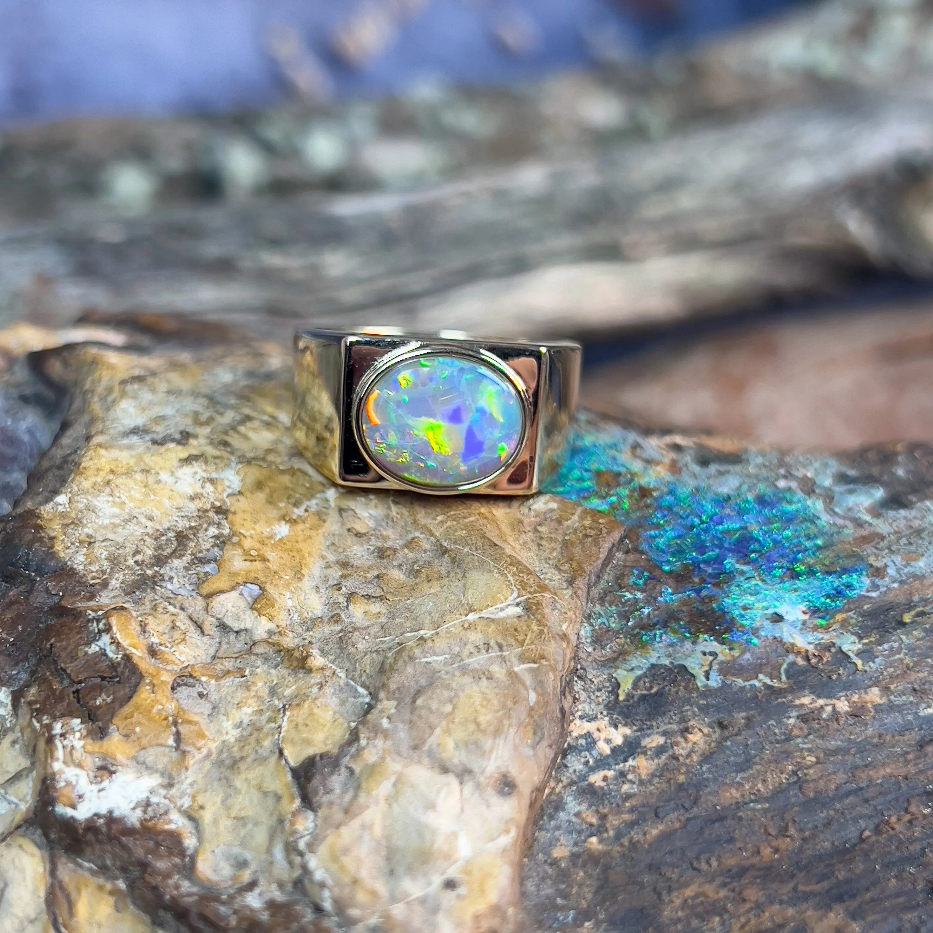 9kt Yellow Gold signet ring with one Black Crystal 2.93ct