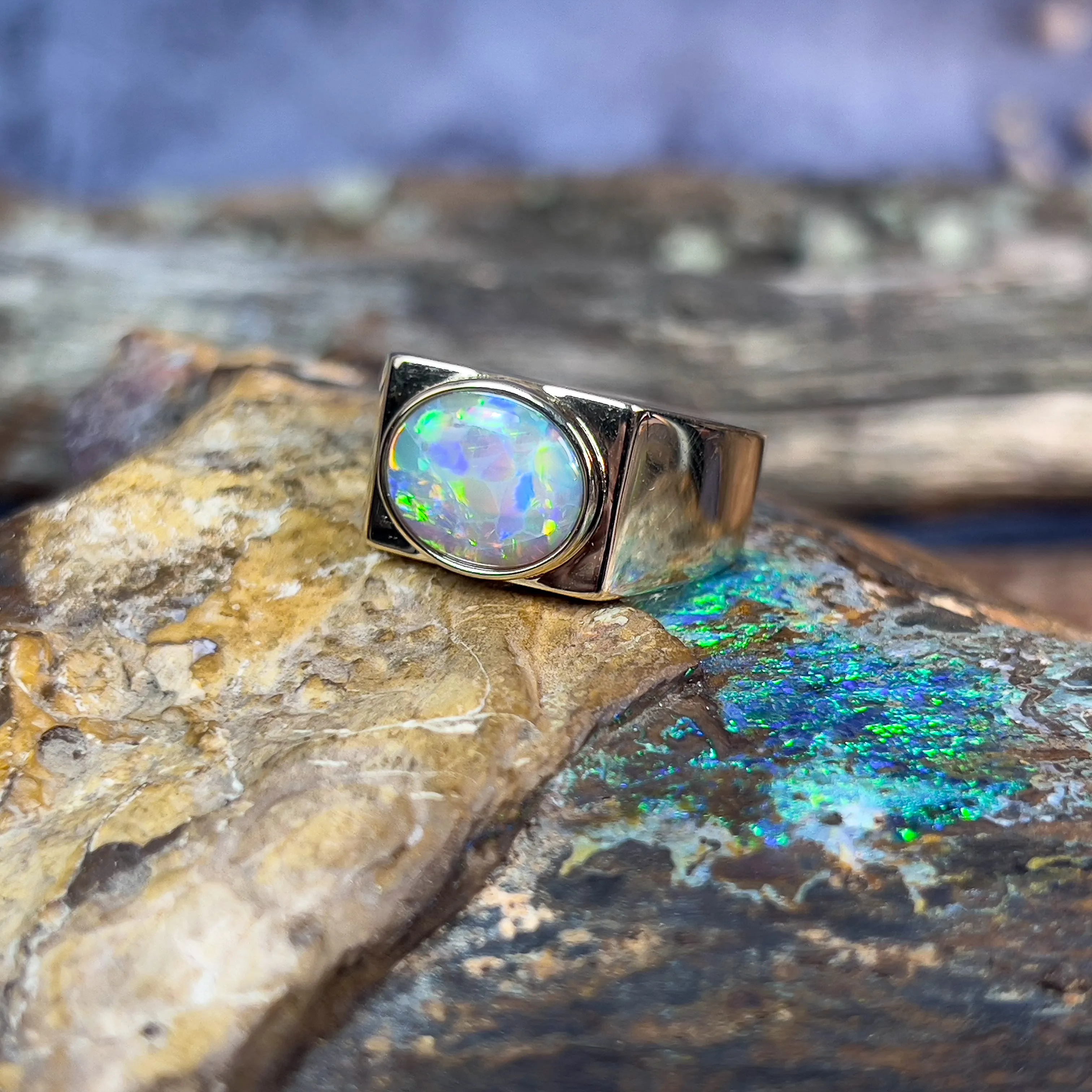 9kt Yellow Gold signet ring with one Black Crystal 2.93ct