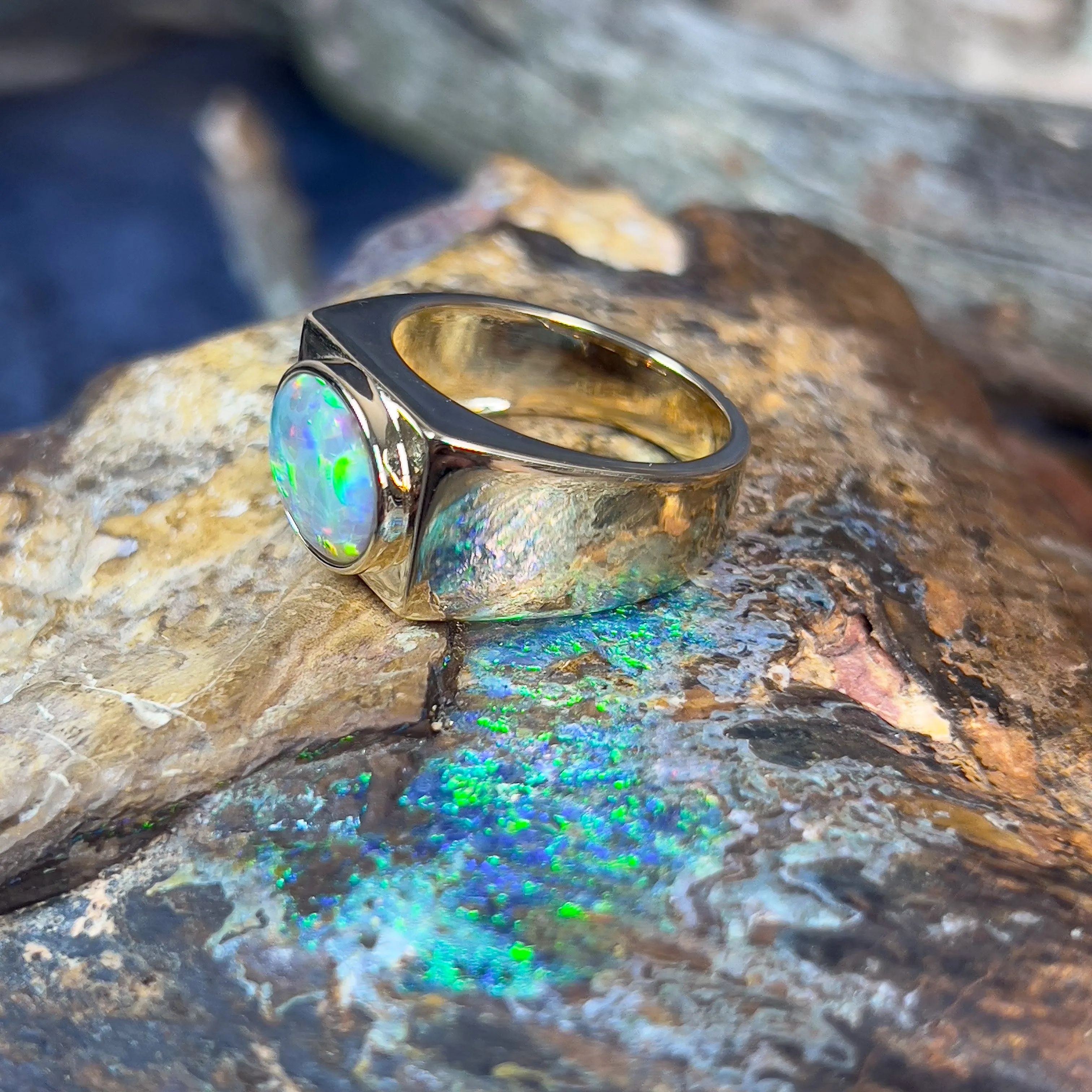 9kt Yellow Gold signet ring with one Black Crystal 2.93ct