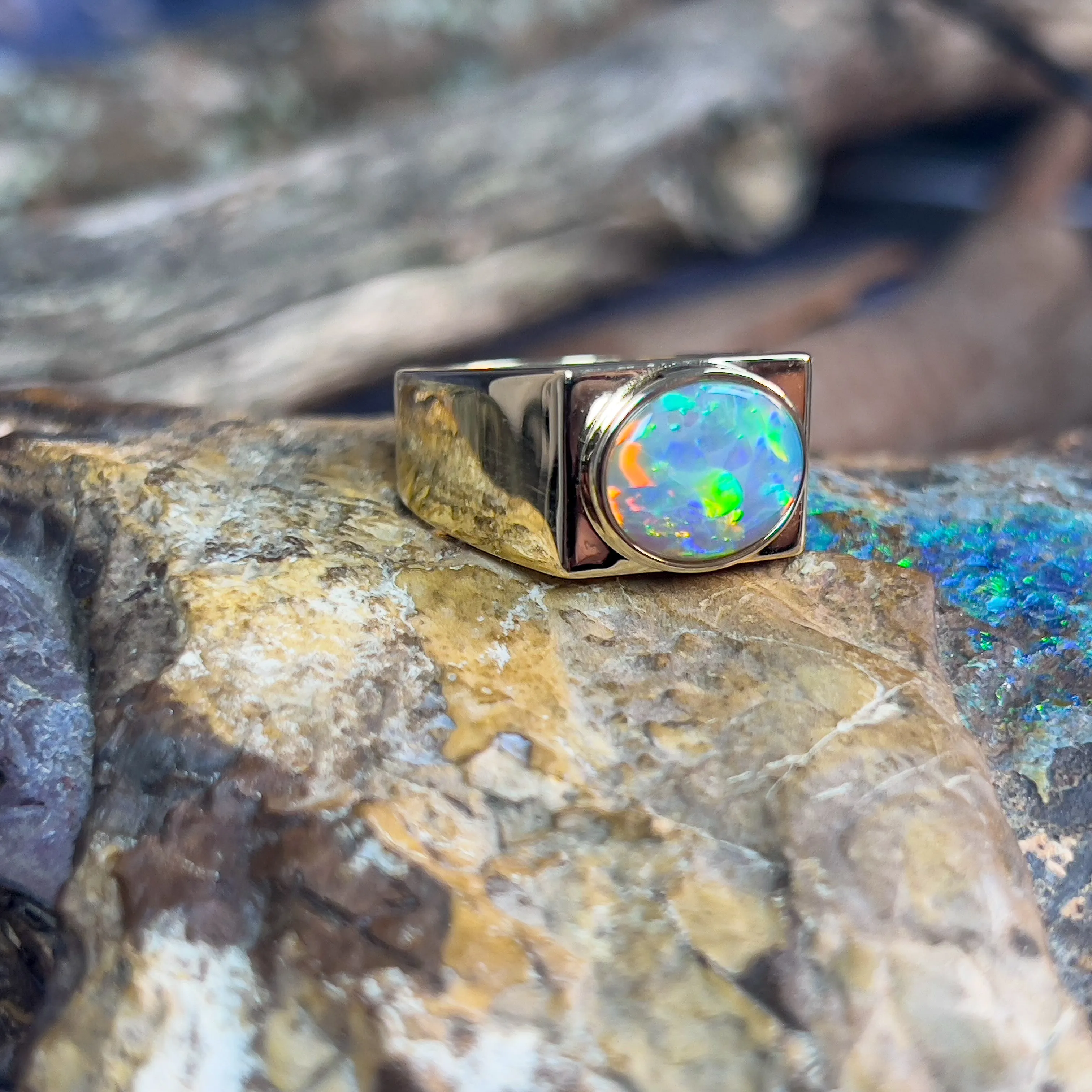 9kt Yellow Gold signet ring with one Black Crystal 2.93ct