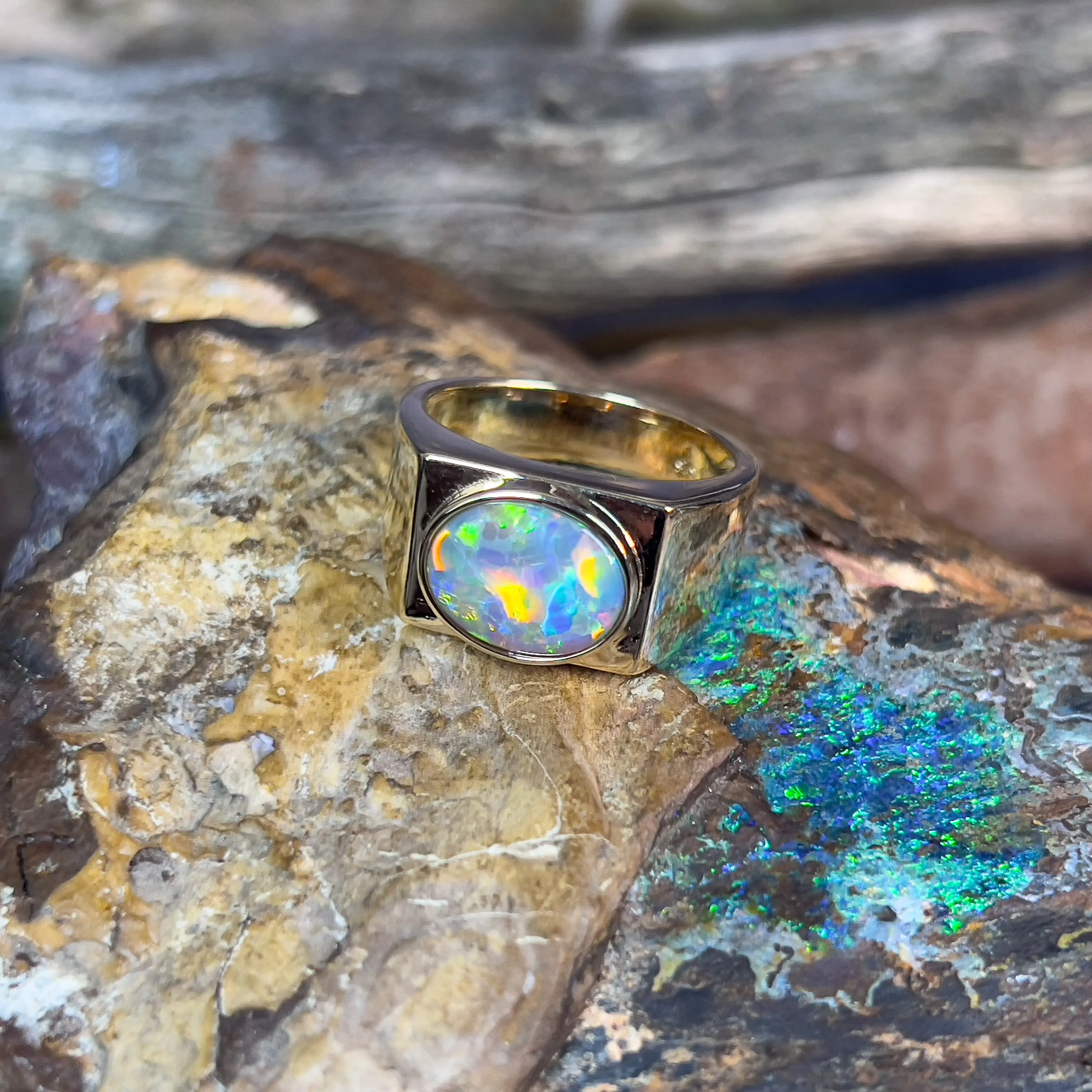 9kt Yellow Gold signet ring with one Black Crystal 2.93ct