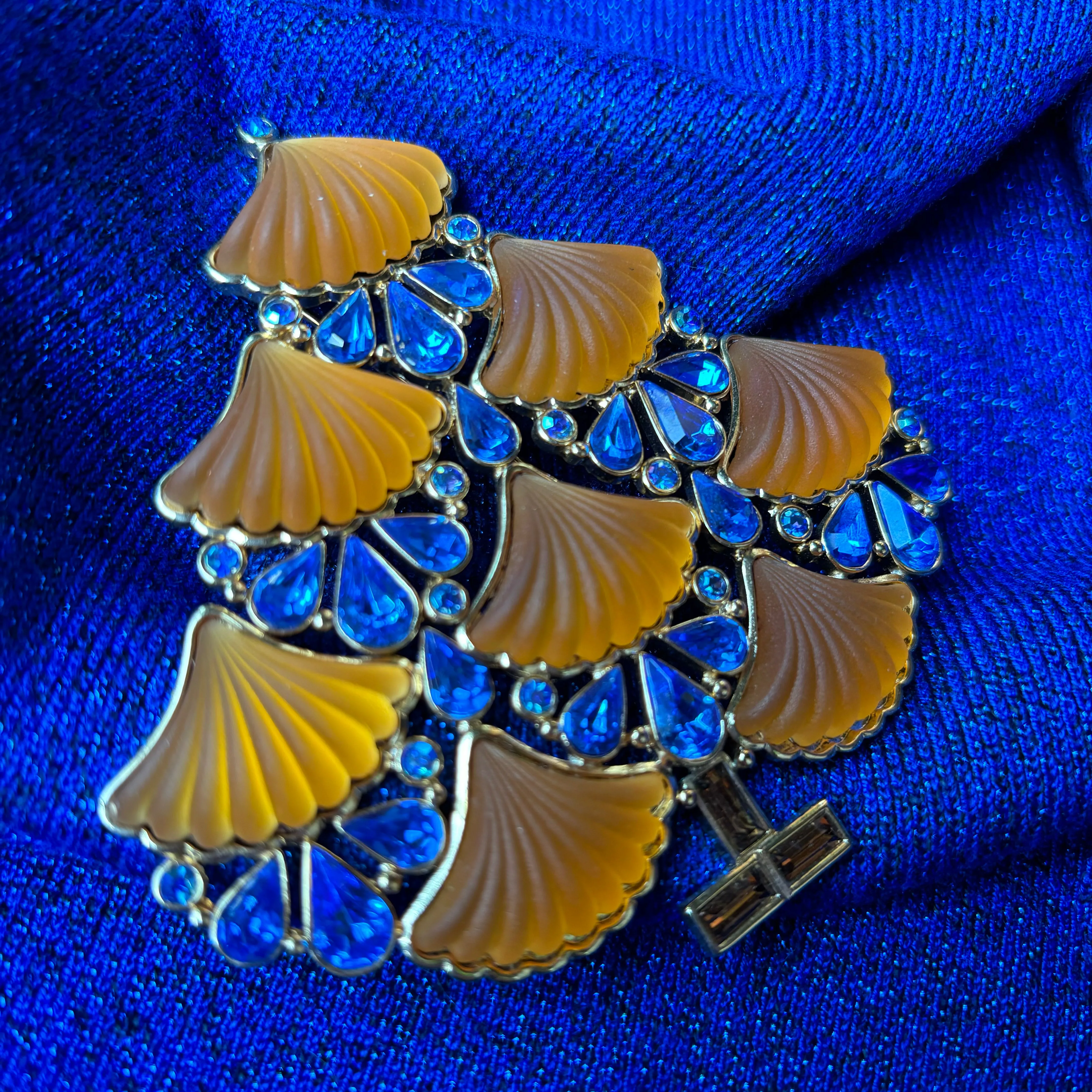 Cristobal large Christmas Tree Brooch in yellow