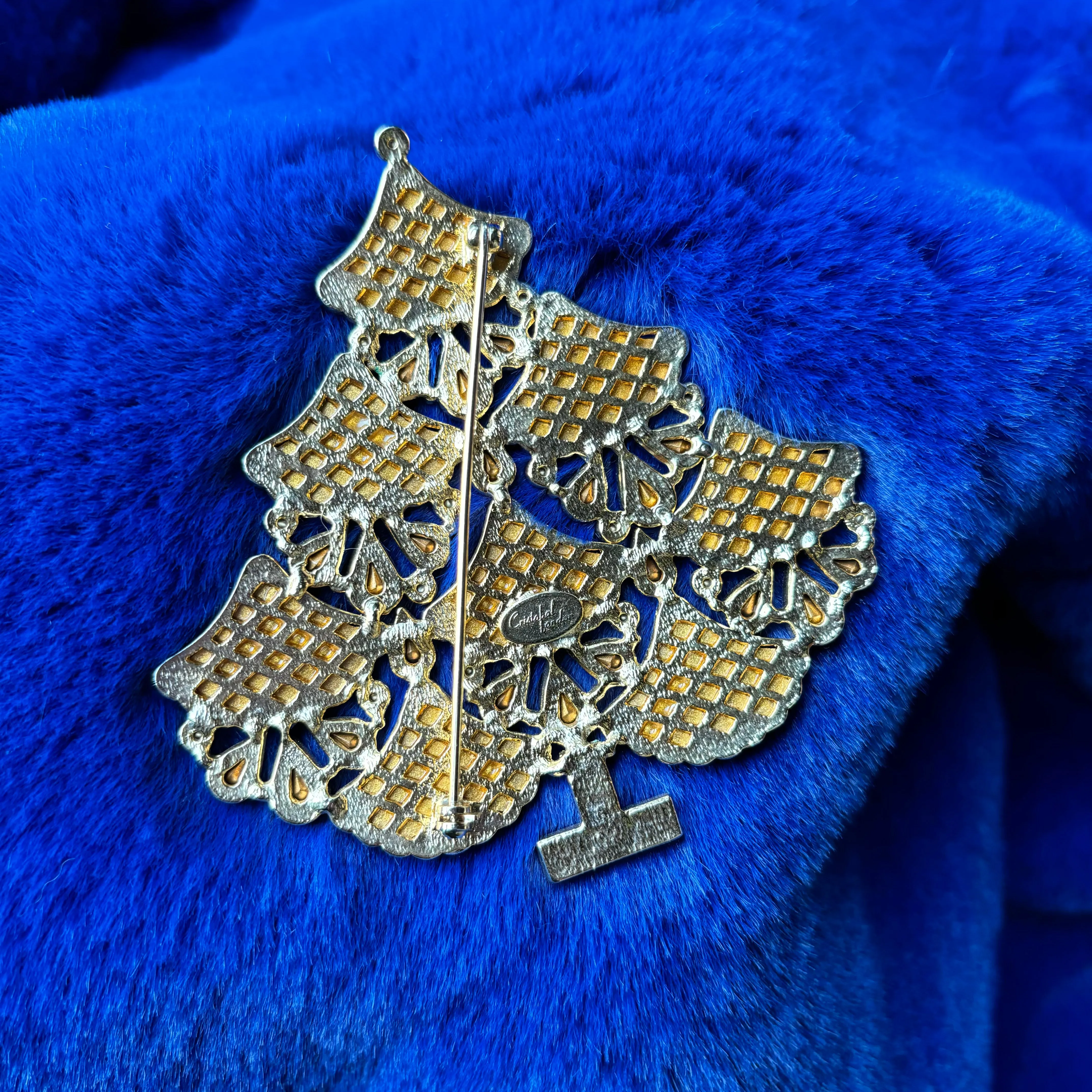 Cristobal large Christmas Tree Brooch in yellow