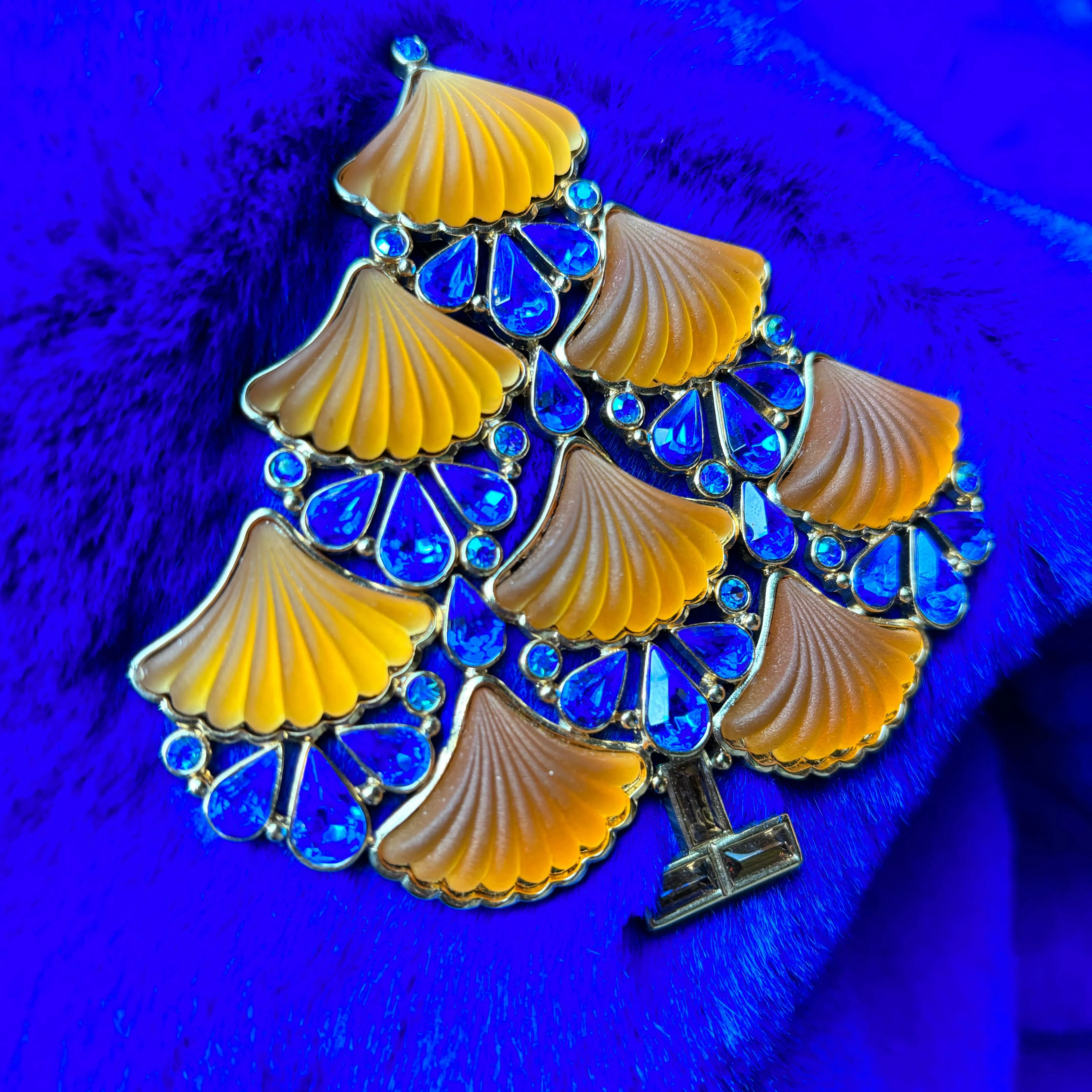Cristobal large Christmas Tree Brooch in yellow
