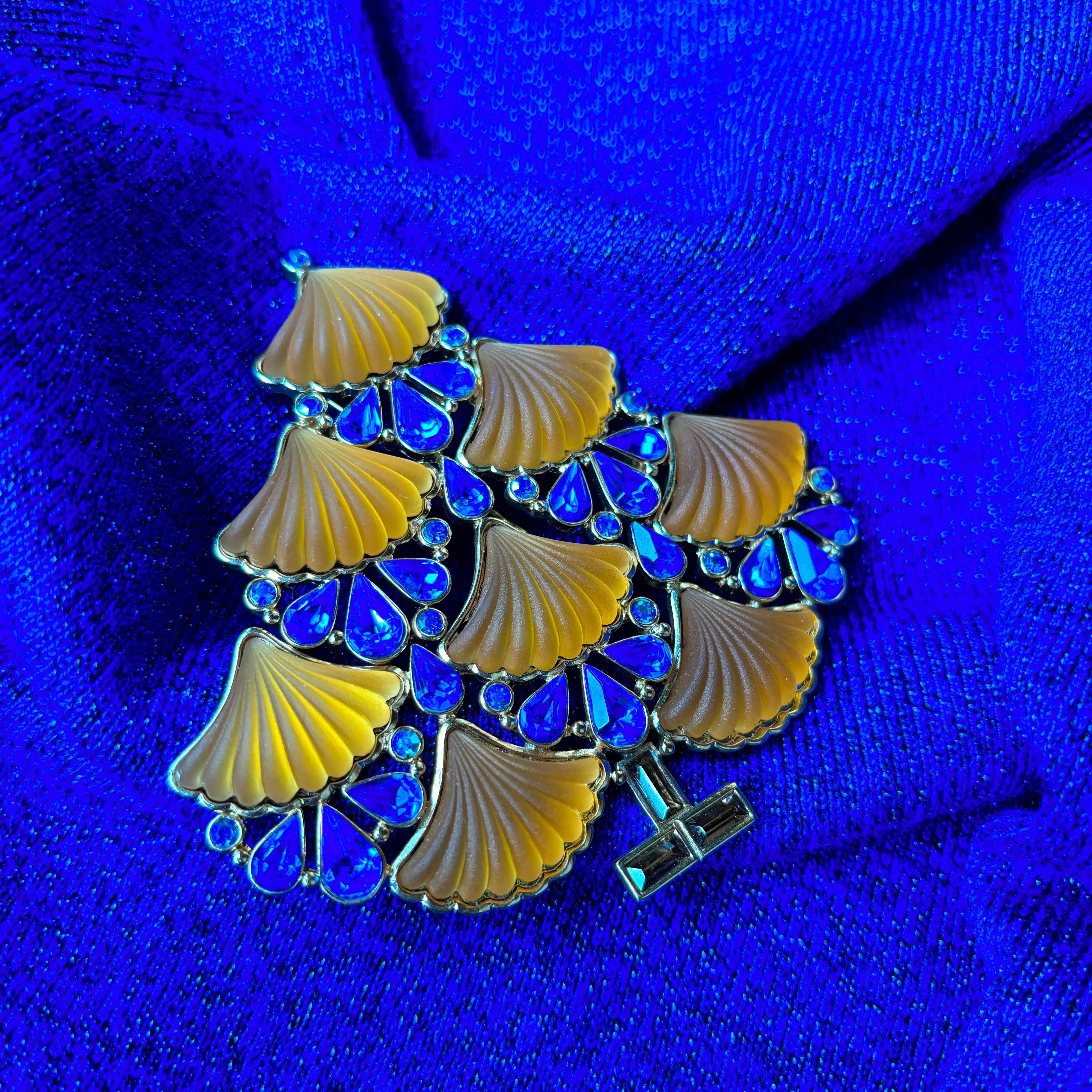 Cristobal large Christmas Tree Brooch in yellow