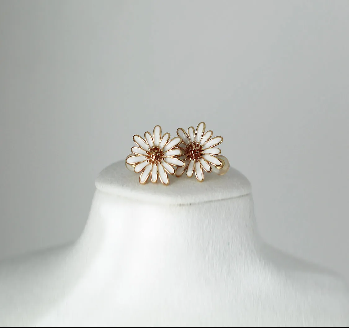 Daisy Stud Earrings