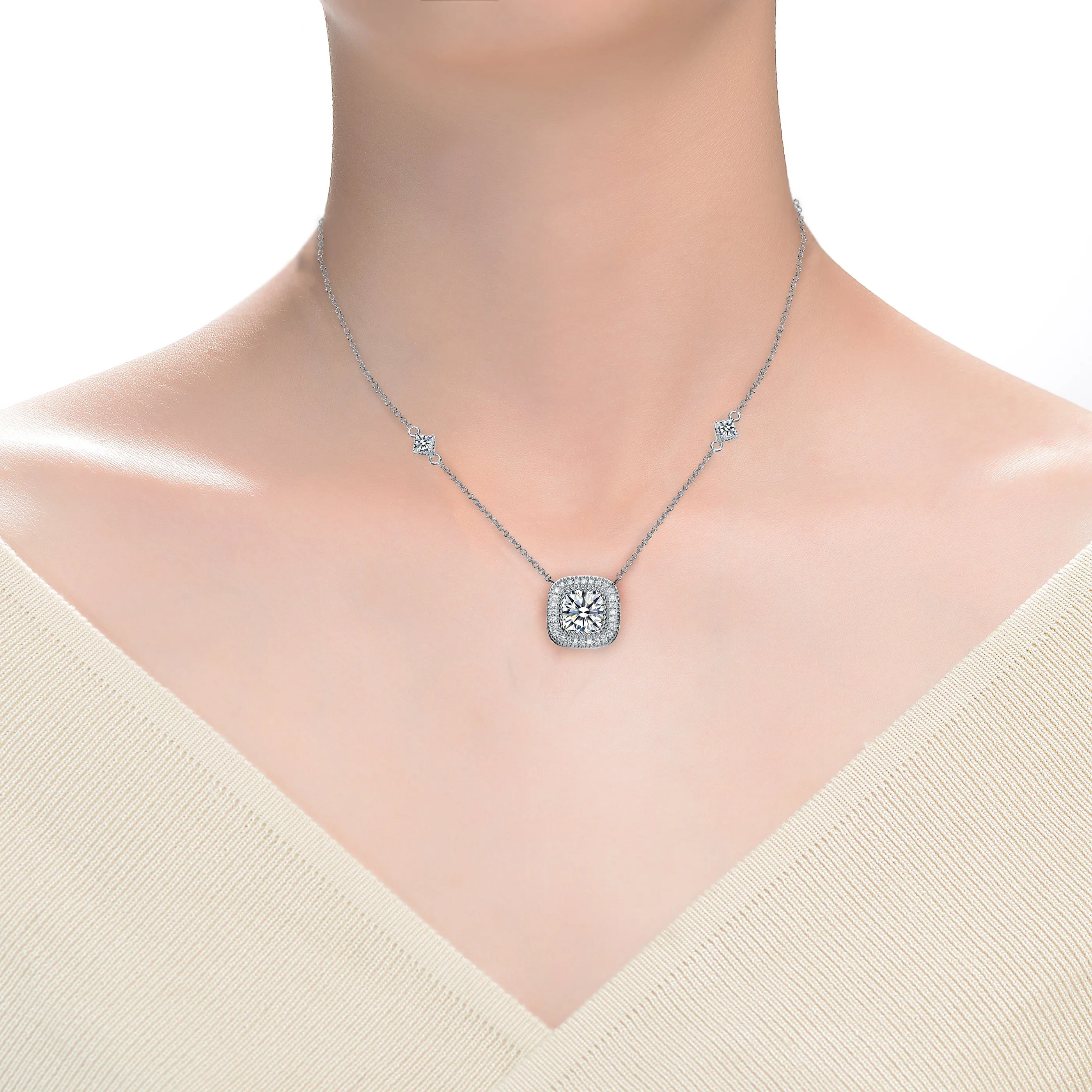 Daphné Square Stud Necklace
