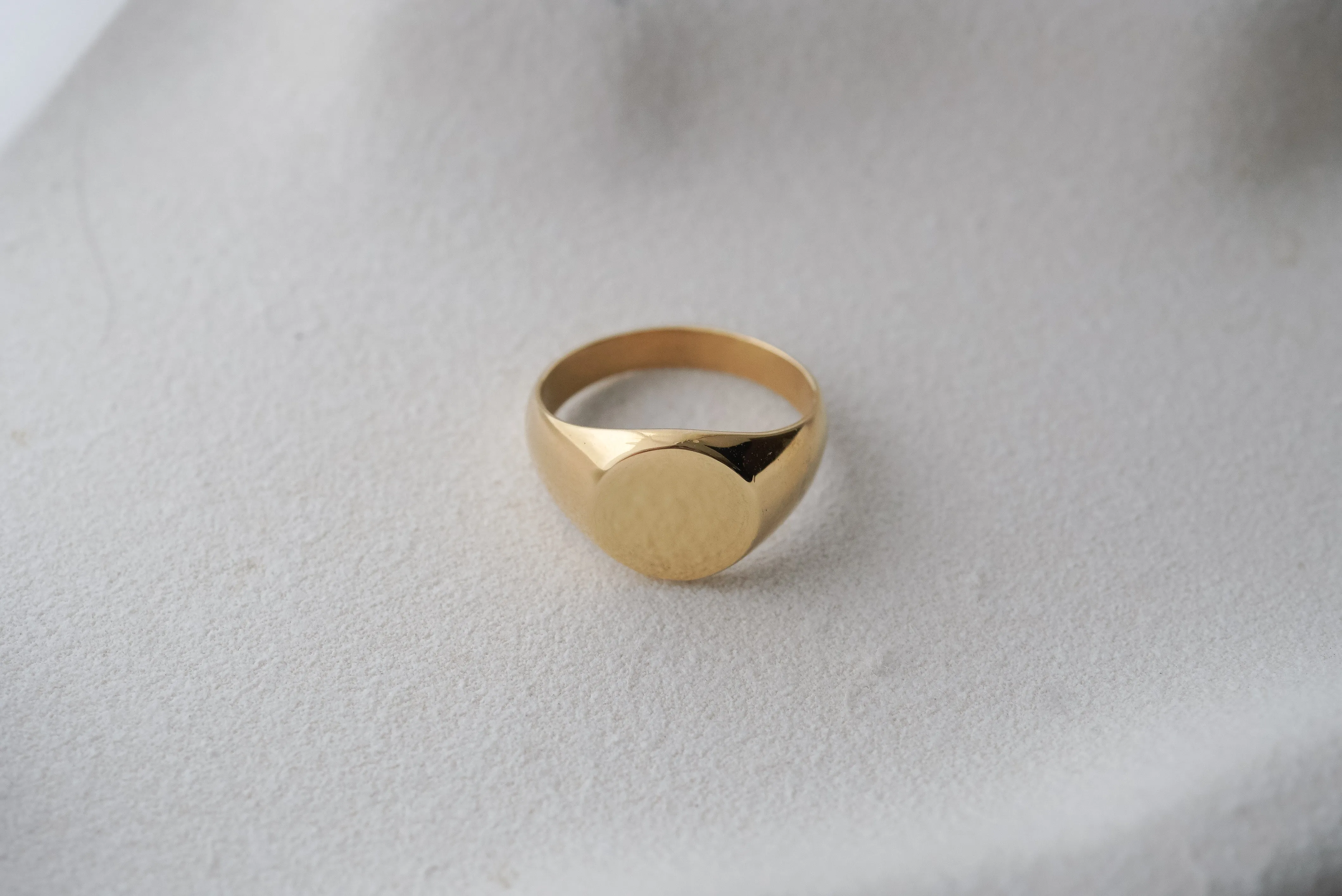 KING SIGNET RING