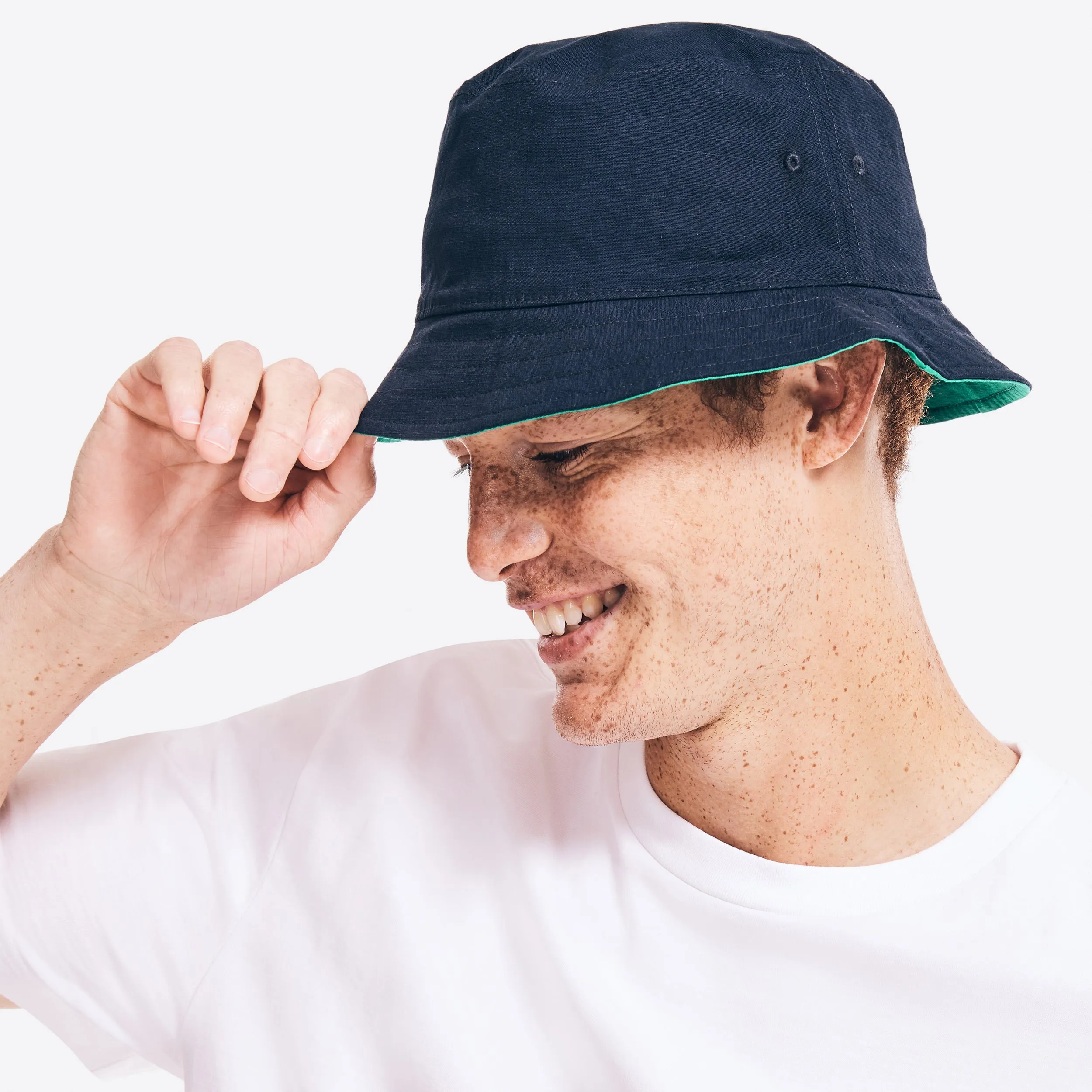 NAUTICA X URBAN NECESSITIES REVERSIBLE BUCKET HAT - GREEN/NAVY - H03600