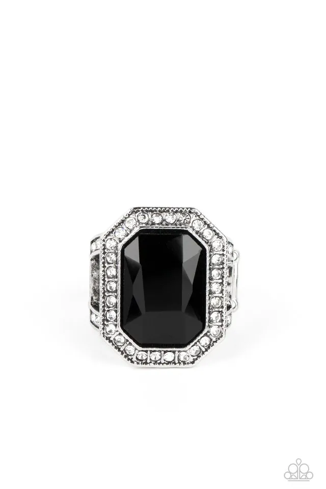 Paparazzi Ring ~ A Royal Welcome - Black